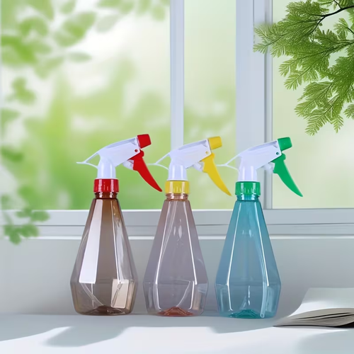 Wholesale plastic spray bottles, random colors, gourd-shaped design.