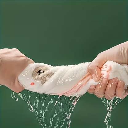 A set of 5 ultra-soft coral fleece towels