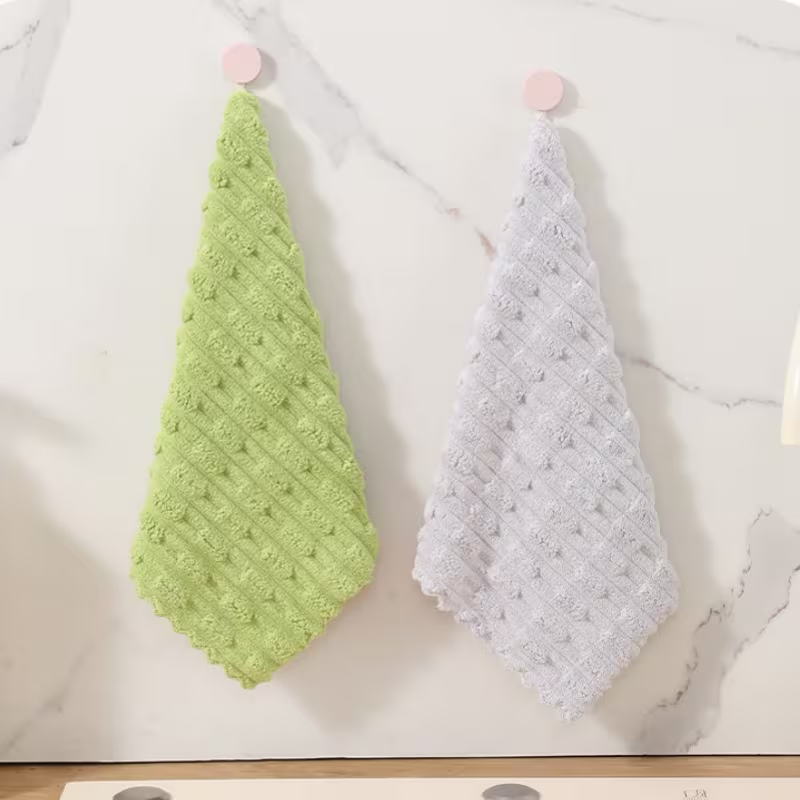A set of 5 thickened microfiber cleaning cloths, highly absorbent, soft to the touch, and versatile.