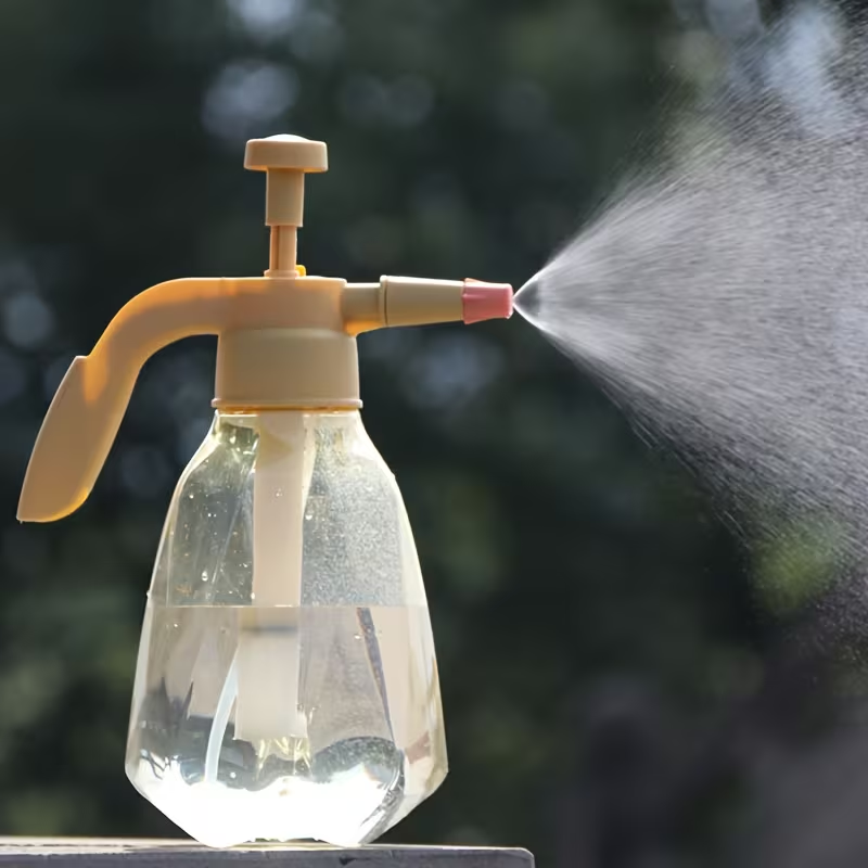 Household watering spray bottle, pressurized, suitable for gardening, hand pump sprayer