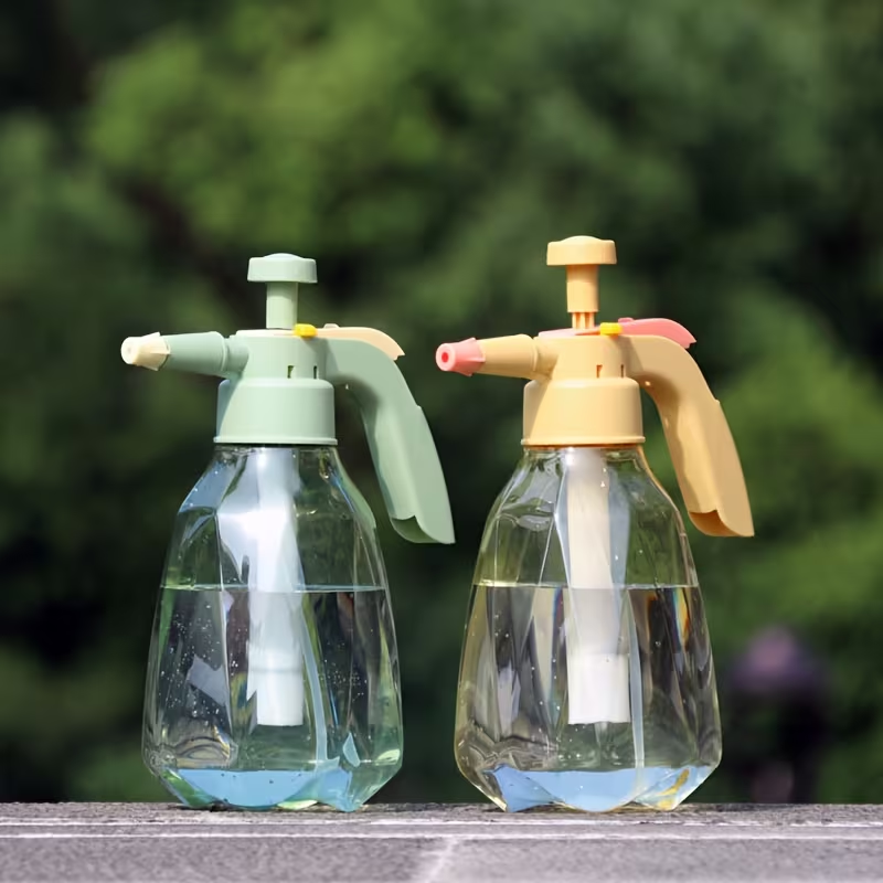 Household watering spray bottle, pressurized, suitable for gardening, hand pump sprayer