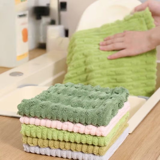 A set of 5 thickened microfiber cleaning cloths, highly absorbent, soft to the touch, and versatile.